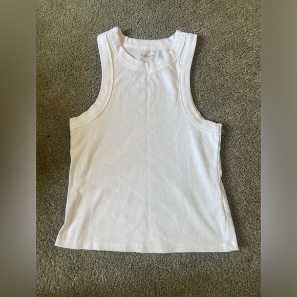 Cute basic white tank - Picture 1 of 2